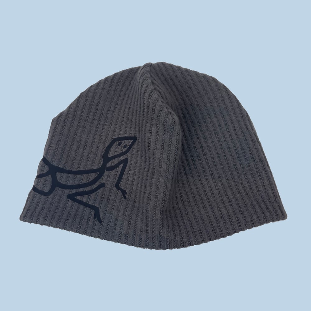 Image of GREY RIBBED BEANIE 