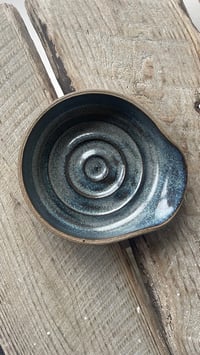Image 4 of Spoonrest i mørkt ler