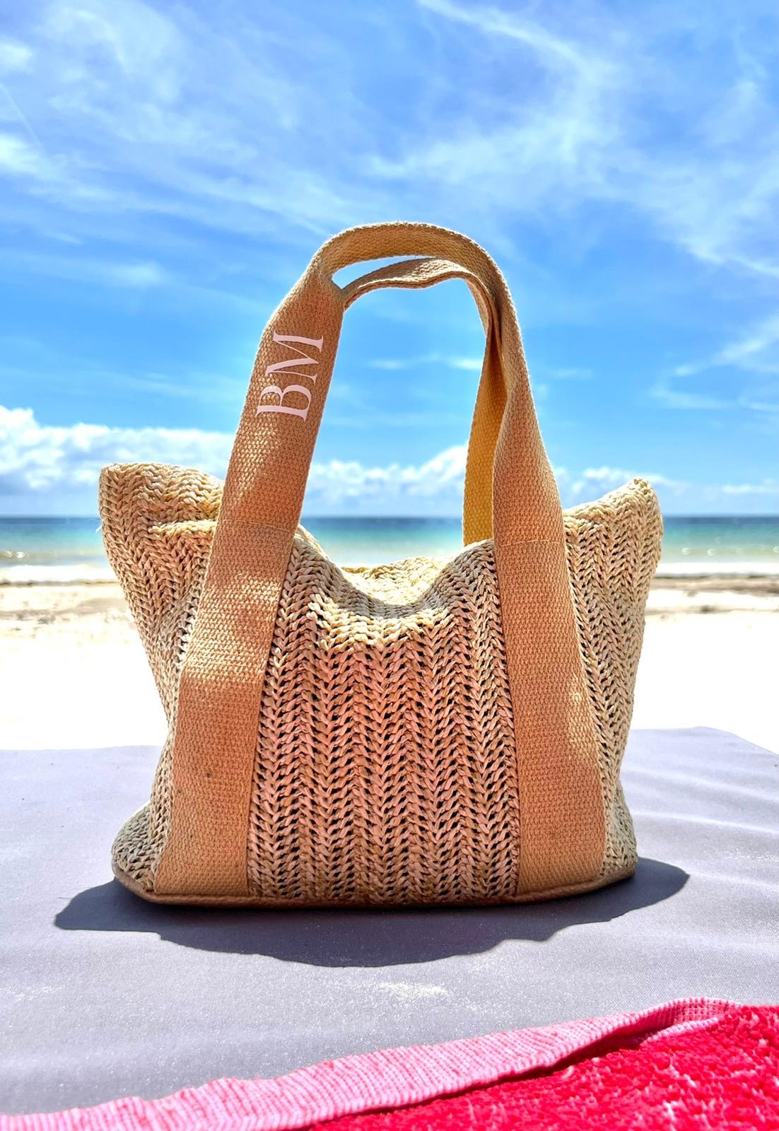 Straw sale beach clutch