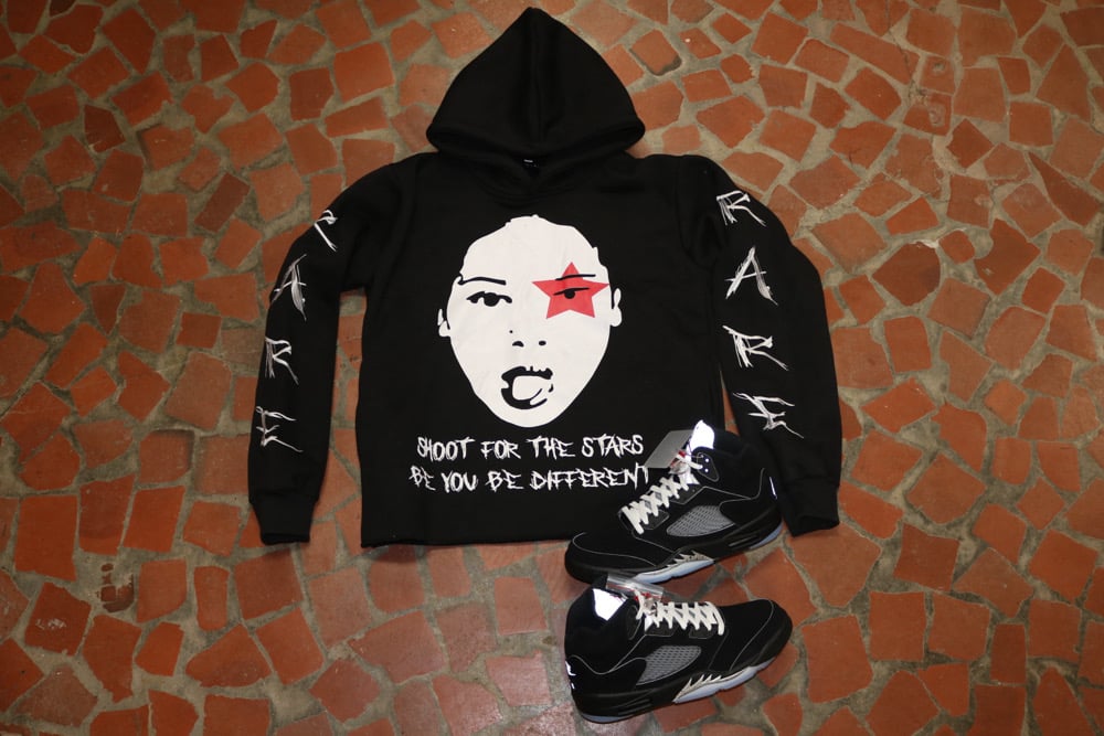 “SHOOT FOR THE STARS” HOODIE 