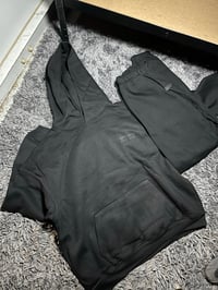 Essentials Black Design 4 