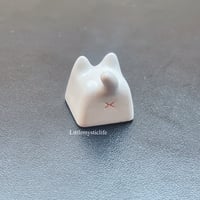 Image 5 of White Heterochromia Kitty Ceramic Keycap 2