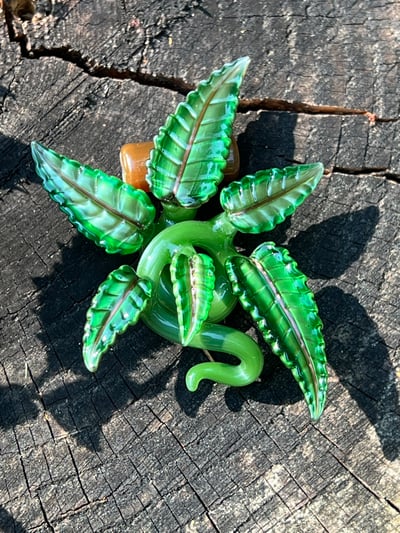 Image of Emerald 5 Leaf Pendant