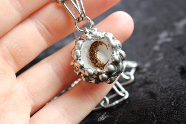 dead good centipede necklace Image 2