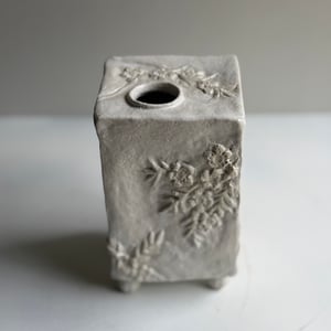 Image of  Tea tree upright box vase  (4233)