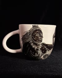 Image 4 of The queens of life