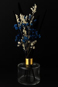 Blue & white flower reed 