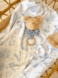 Image 3 of COUVERTURE IMPRIMÉ WINNIE BLEU