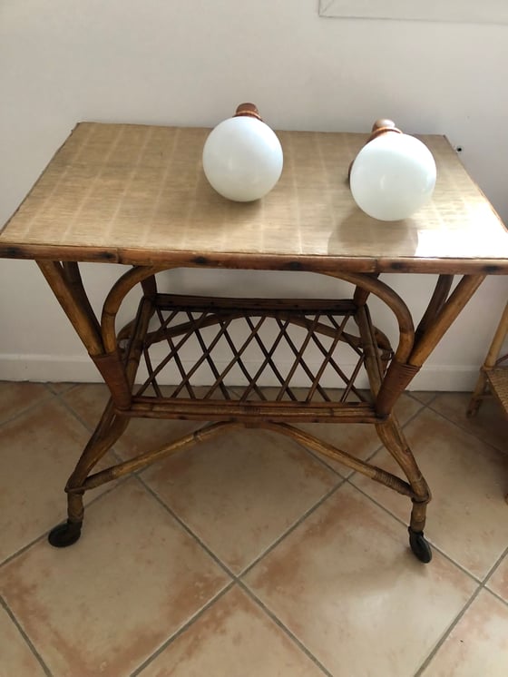 Image of Table à roulette rotin vintage
