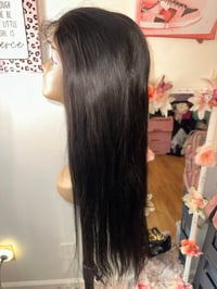 Image 2 of 28 inch 4x4 hd straight wig 
