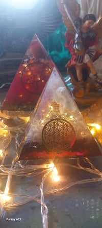 Image 5 of Pyramide-veilleuse pour la Sérénité intérieure et la Méditation