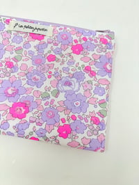 Image 2 of Pochette à livre LA LECTRICE Liberty Betsy néon purple