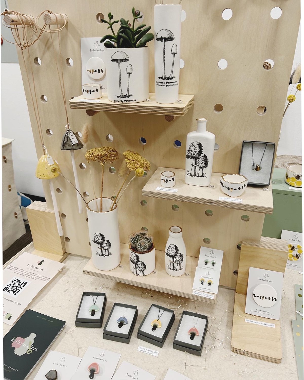 Porcelain hanging mushroom