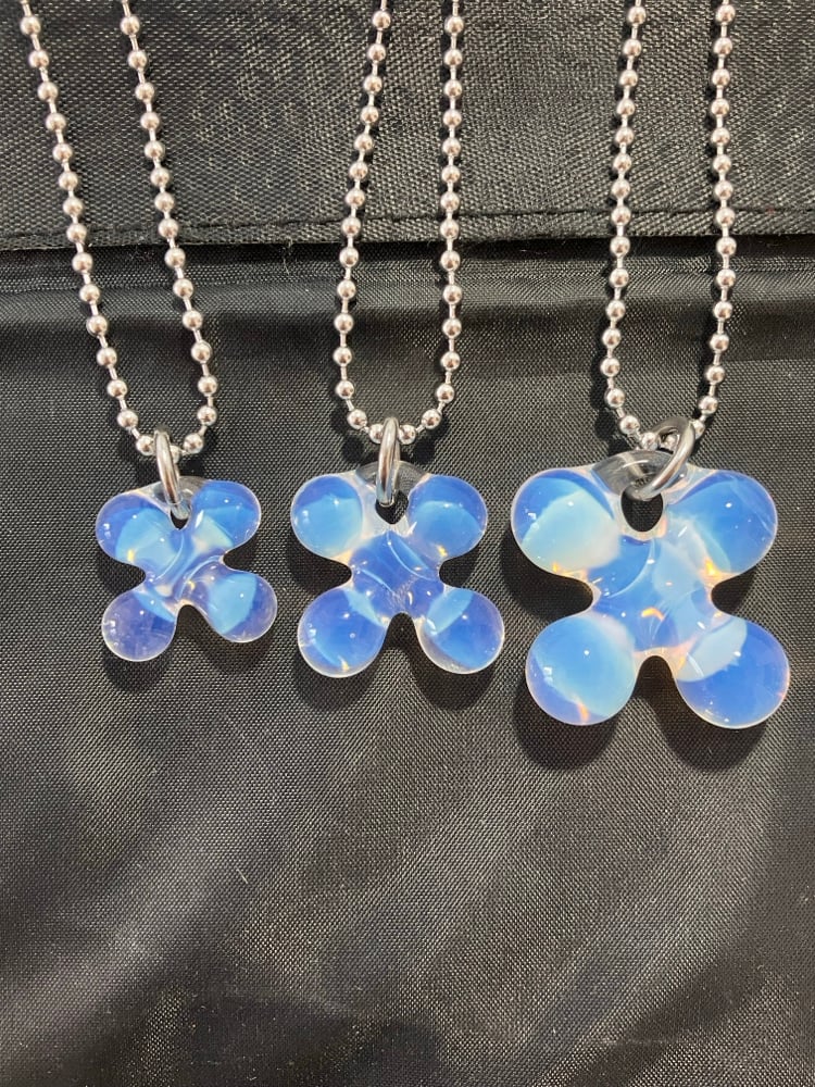 Image of opaline clovers (new color)