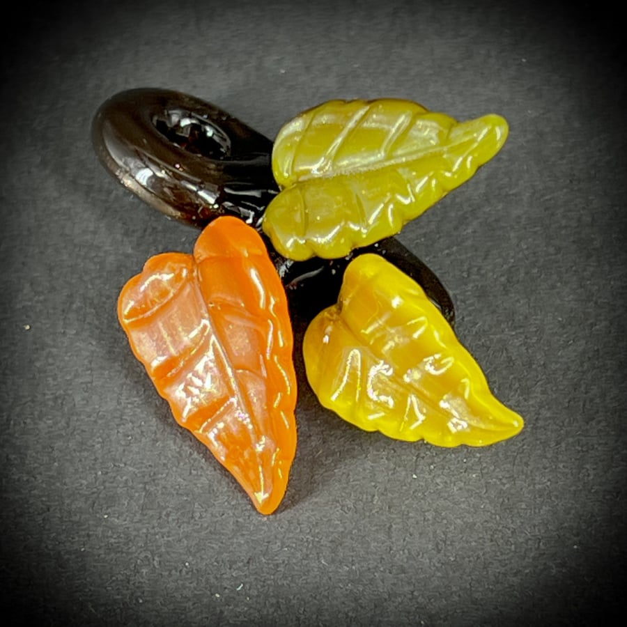 Image of Fall Fades 2025 Leaf Vine Pendant 4