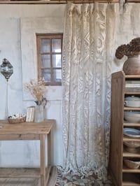 Image 1 of Le grand rideau au crochet 