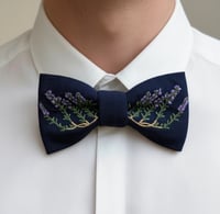 Image 9 of Festkjole og sløyfe med bunadsbroderi Kystdrakt - Lyng