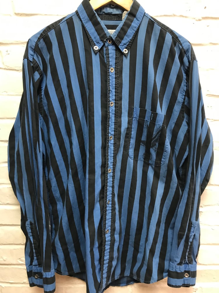 Image of VINTAGE TEETHED X OPEN MOUTH STRIPED BUTTON DOWN