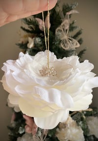 Image 2 of Preorder - White Hanging Peony (with pearls) 