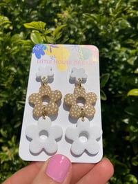 Image 3 of DAISY CHAINS - White/Latte