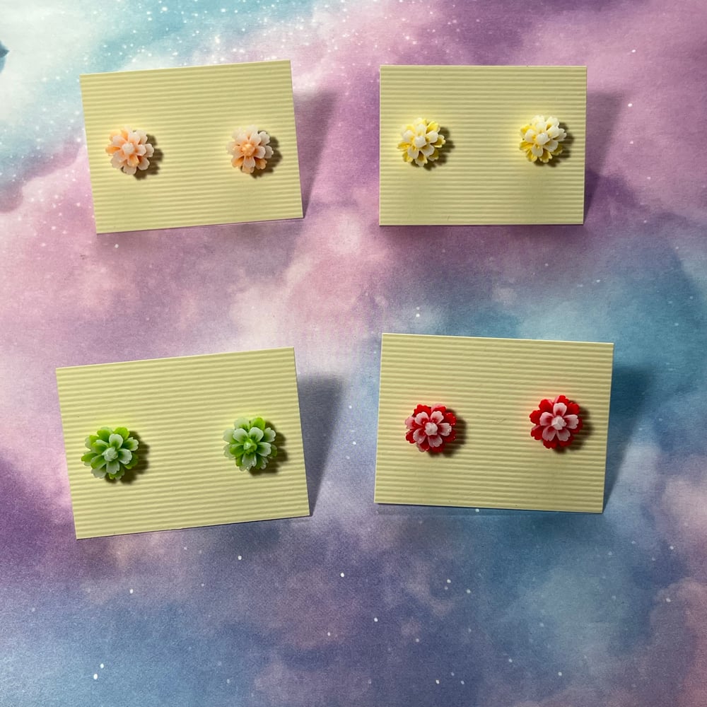 Image of Glow in the Dark Flower Studs