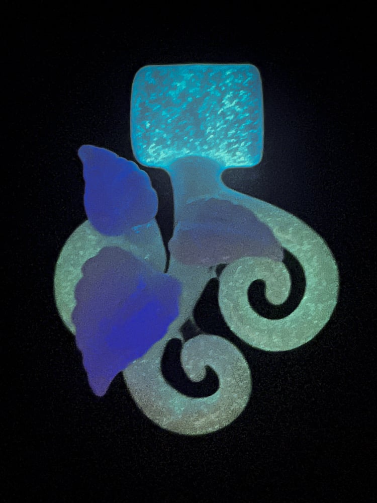 Image of Glowing White Triple Leaf Pendant