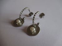 Image 8 of Kate Middleton Princess of Wales Inspired Replikate Freshwater Pearl and Disc Small Hoop Earrings