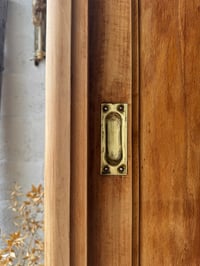 Image 11 of L’armoire parisienne aux portes coulissantes