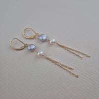 Image 2 of Boucles d'oreilles pendantes deux perles de culture 