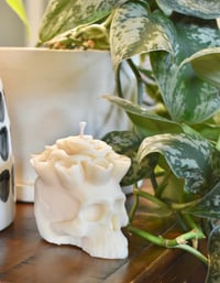 Image 2 of Rose Crown Skull Candle 