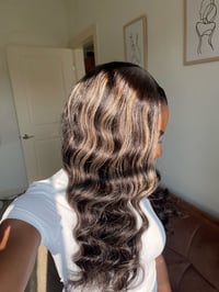 Image 1 of 22 inch 9x6 GLUELESS HD lace closure WIG wavy with BLONDE HIGHLIGHTS 