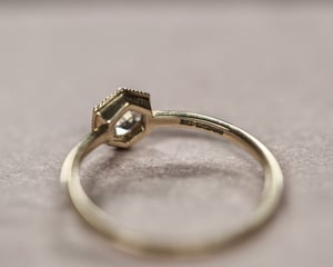 Image of 18ct gold 4.7mm rose-cut white diamond hexagonal set ring (IOW167)