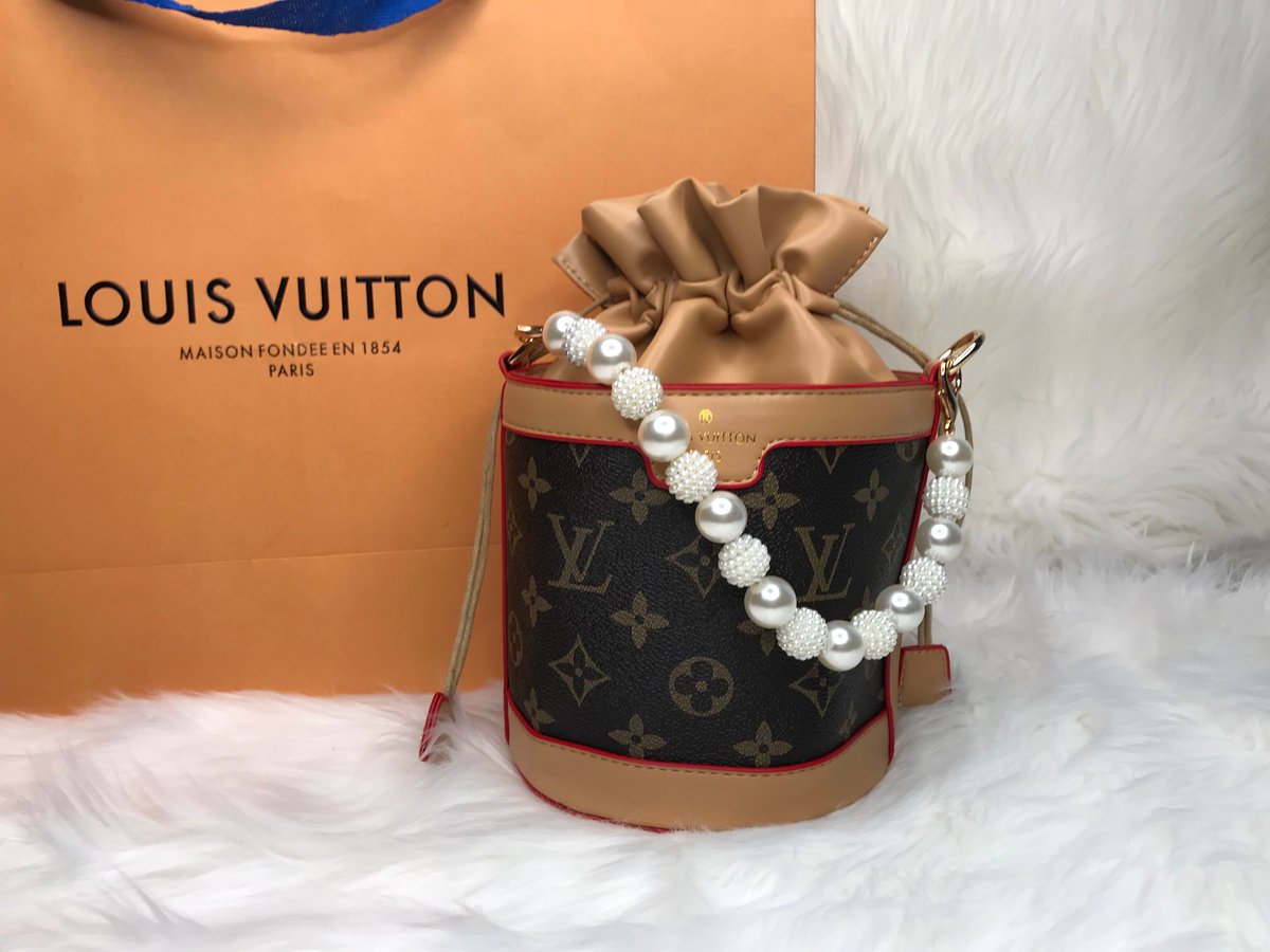 Louis Vuitton Bucket Bag in Orange