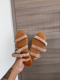 sandals (sz 8)
