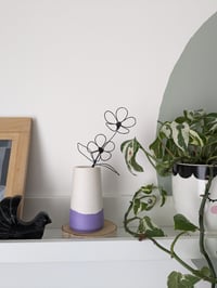 Image 3 of Petit vase fond violet