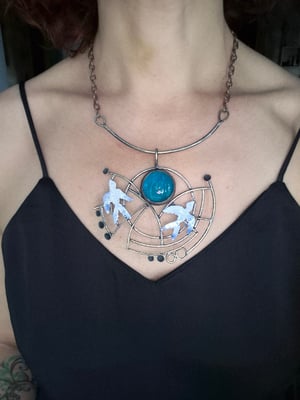 Blue birds circle necklace 