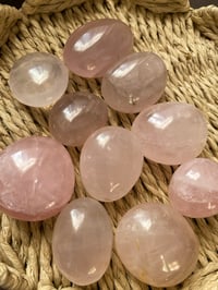 Rose Quartz Palmstone ✨