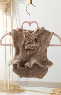 Image 6 of Knitted newborn set for photoshoots - Lula - neutral brown