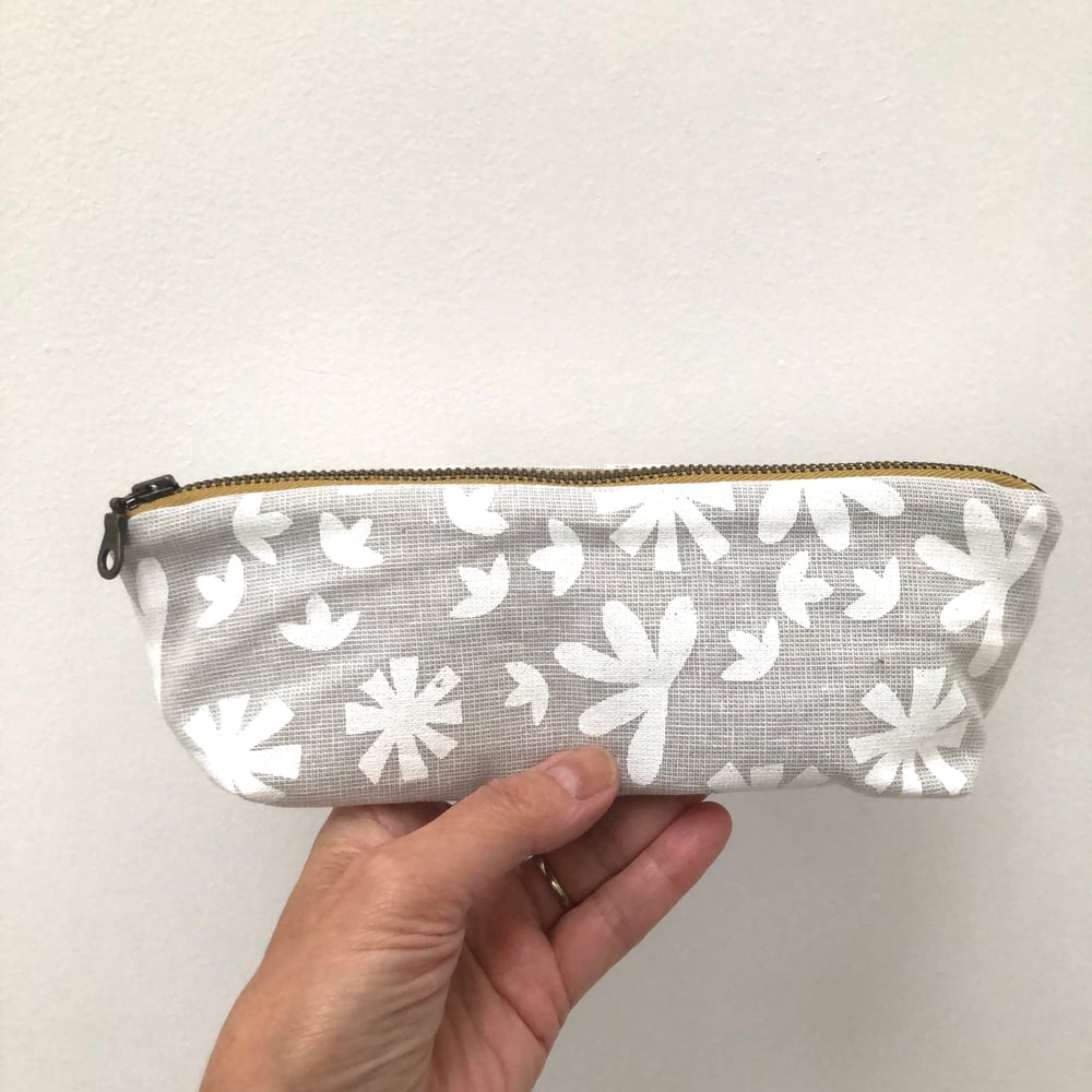 Image of Flat bottomed Linen Pouch