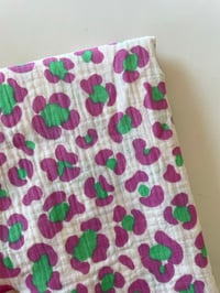 Image 2 of Jupette double gaze Léopard vert flashy et violet