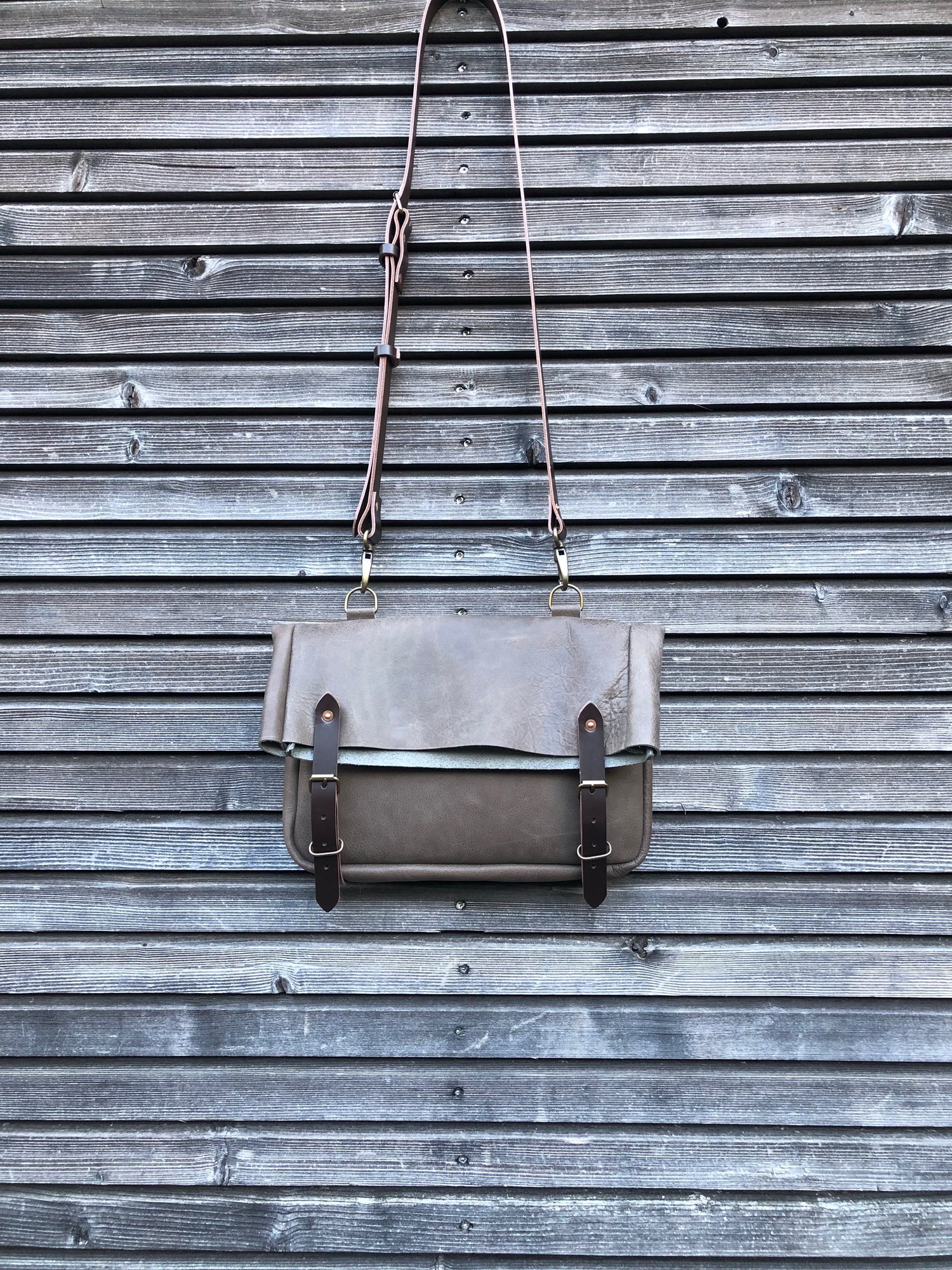 Image of Small messenger bag satchel made in oiled leather with adjustable shoulderstrap UNISEX