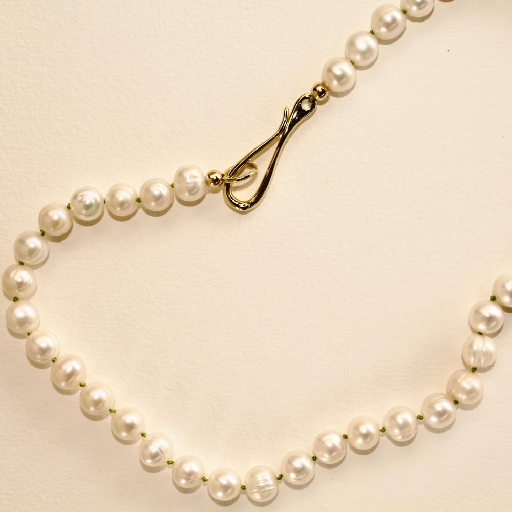 Image of Knotted pearl necklace 