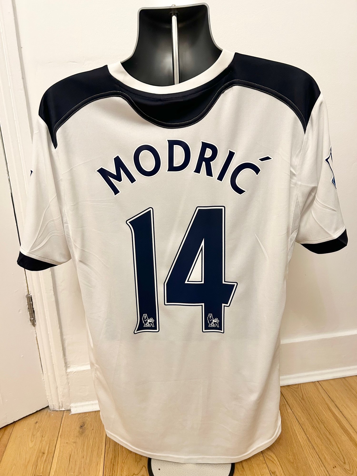 Image of Tottenham Hotspur “MODRIĆ 14” 2010/11 Home Shirt + PL patches (L)