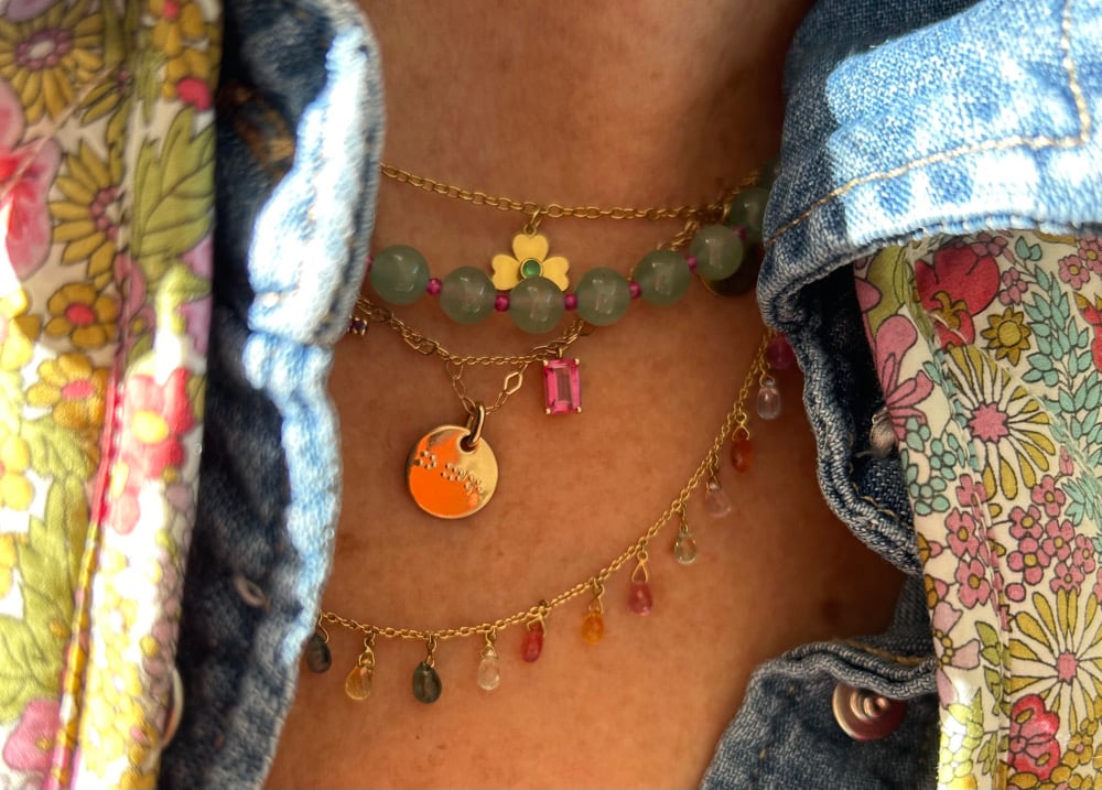 Image of Colliers en perles d’eau douce et en pierres naturelles dans leurs écrins en Liberty 