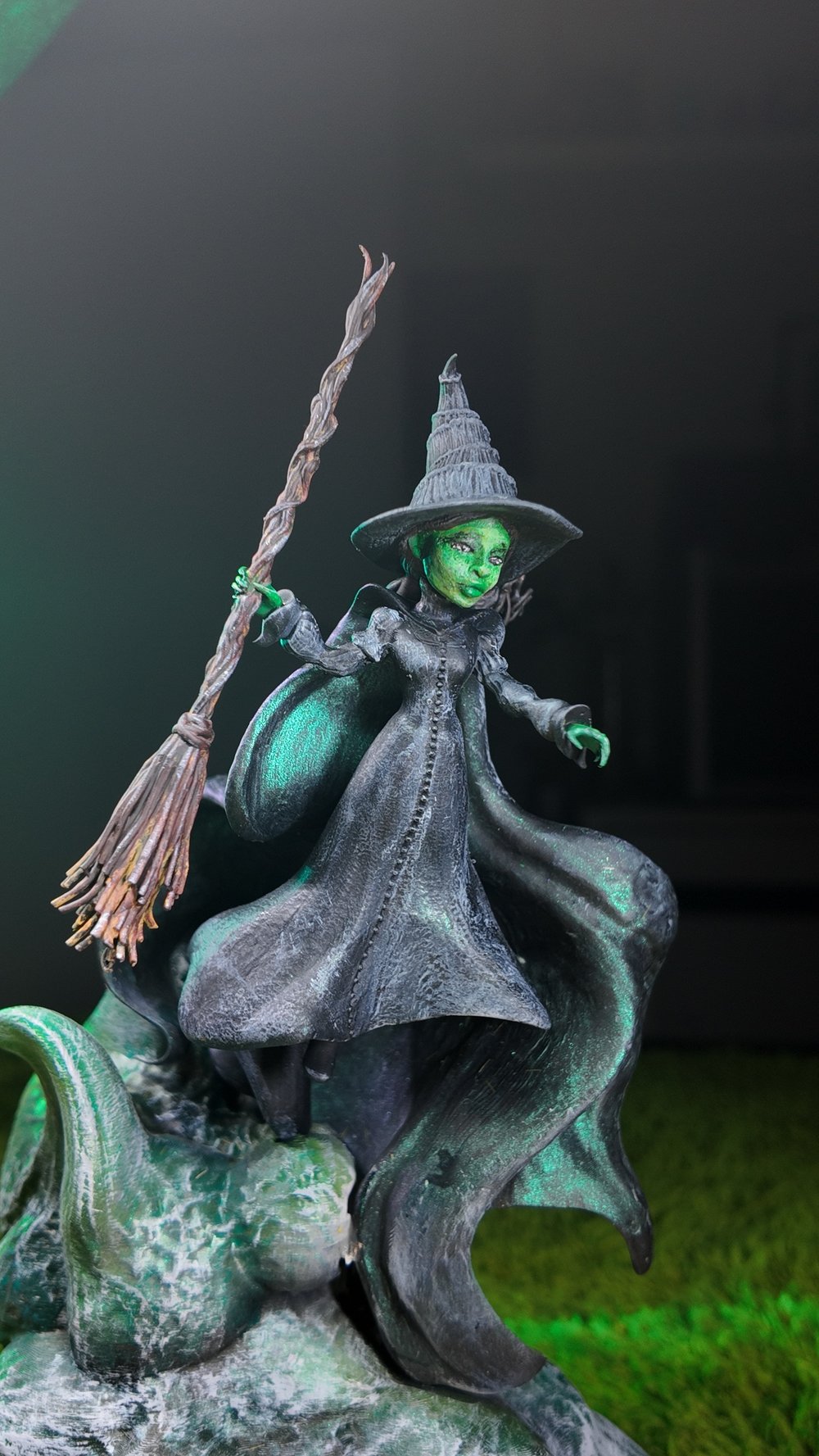 Image of Wicked Diorama Elphaba & Glinda