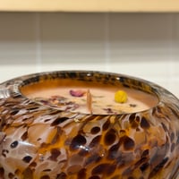 Image 3 of honeydew magnolia scented glass candle