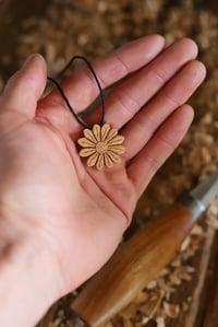 Image 6 of Daisy Pendant Necklace 