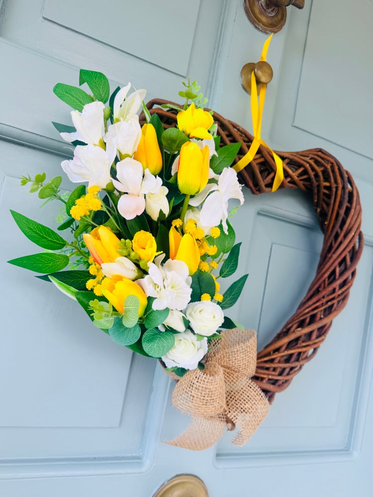 Image of Brown Wicker Heart 