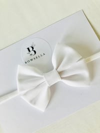 White double trim bow 