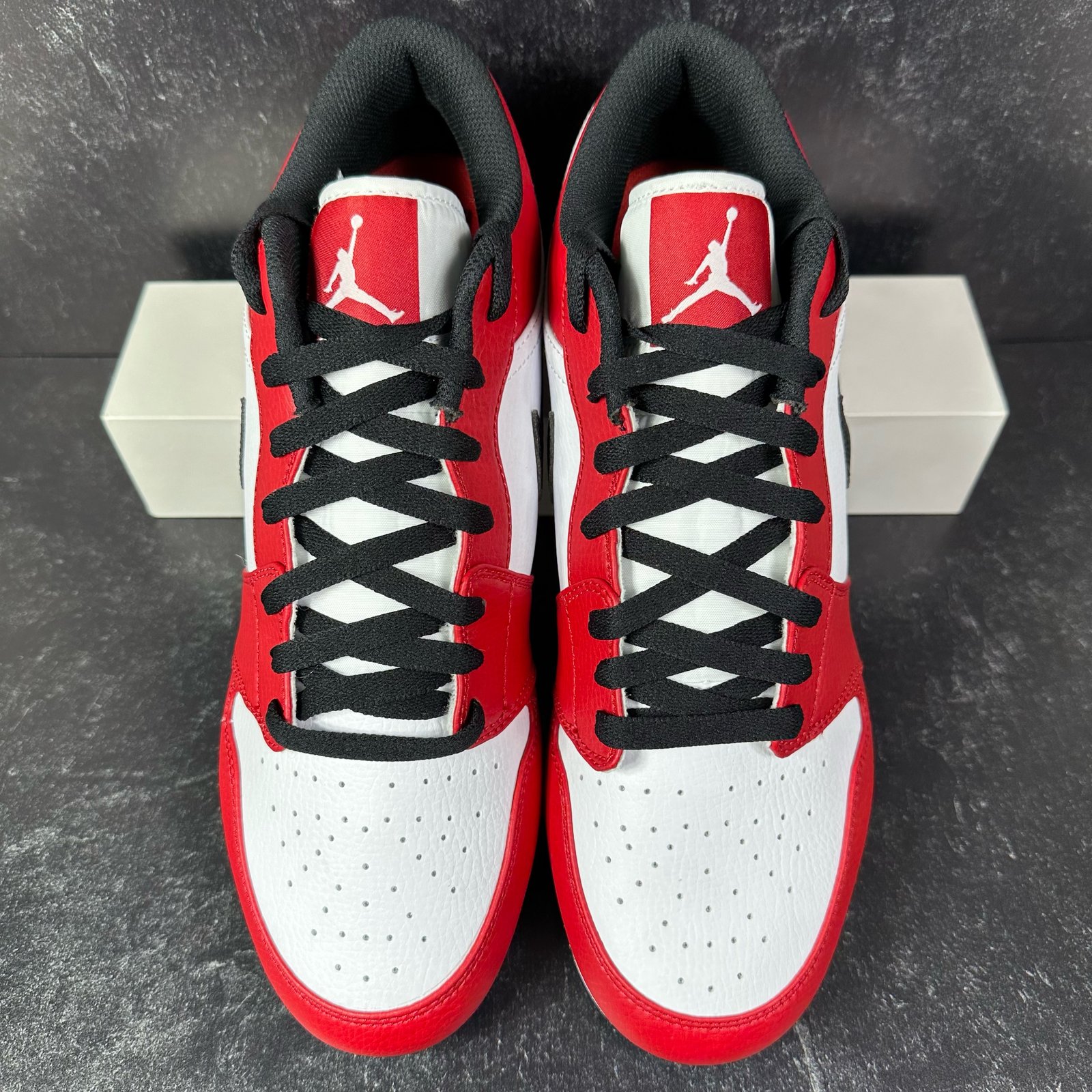 Jordan 12 shop low chicago